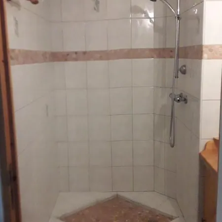 Chez Noëlle Nyaraló Mèze